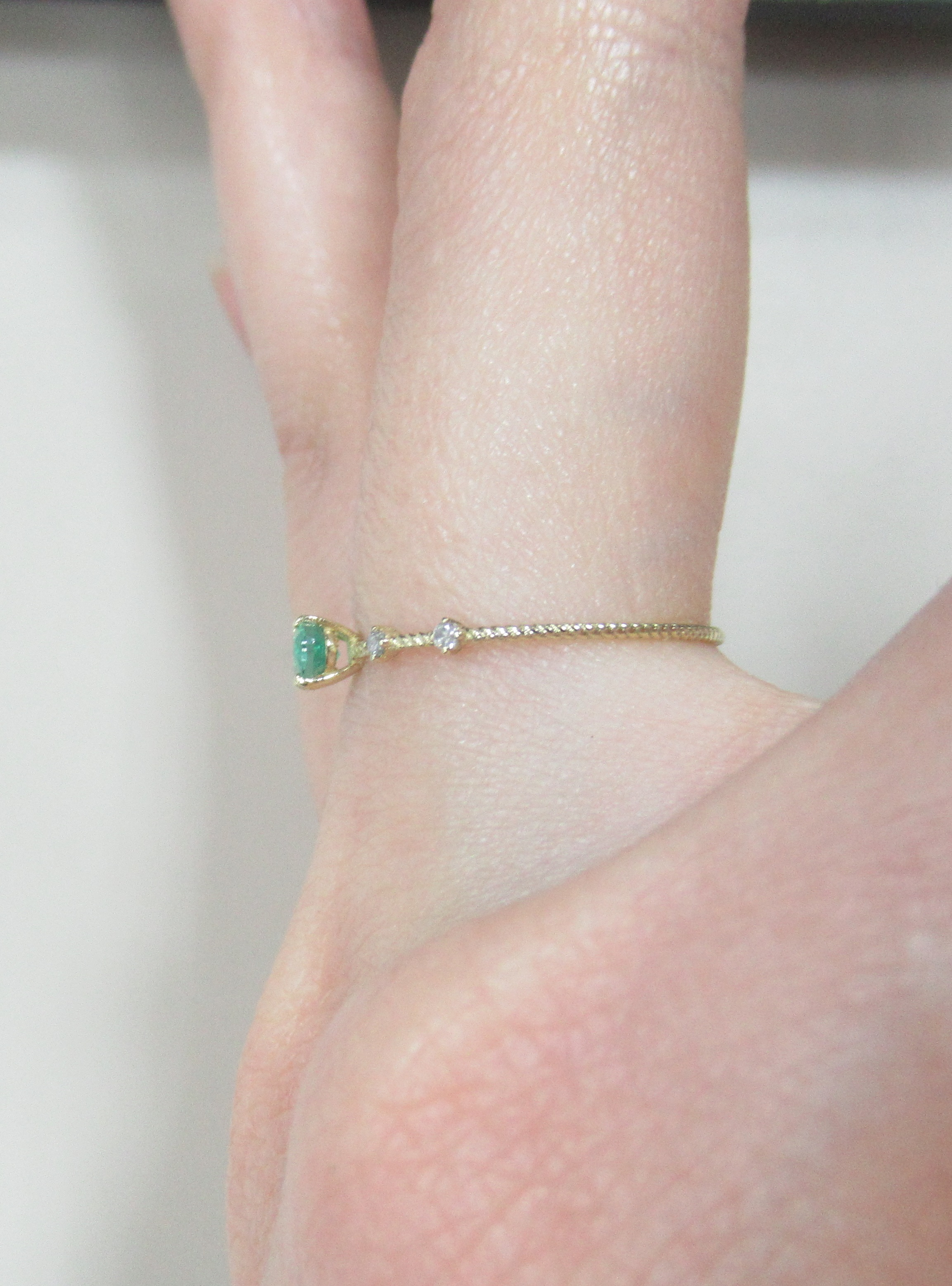 Кольцо из желтого золота с изумрудом